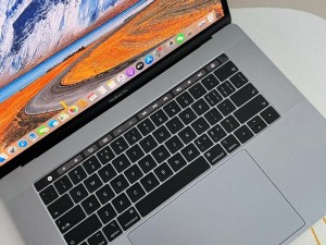 18 岁 macbookpro 高清功能，高素质显示屏，视觉体验更出色